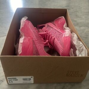Maxima Steve Madden Hot Pink Sneakers! 8.5